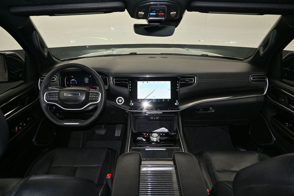 2023 Jeep Wagoneer Base