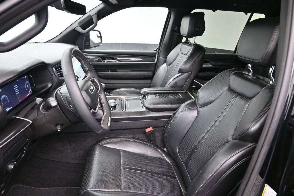 2023 Jeep Wagoneer Base