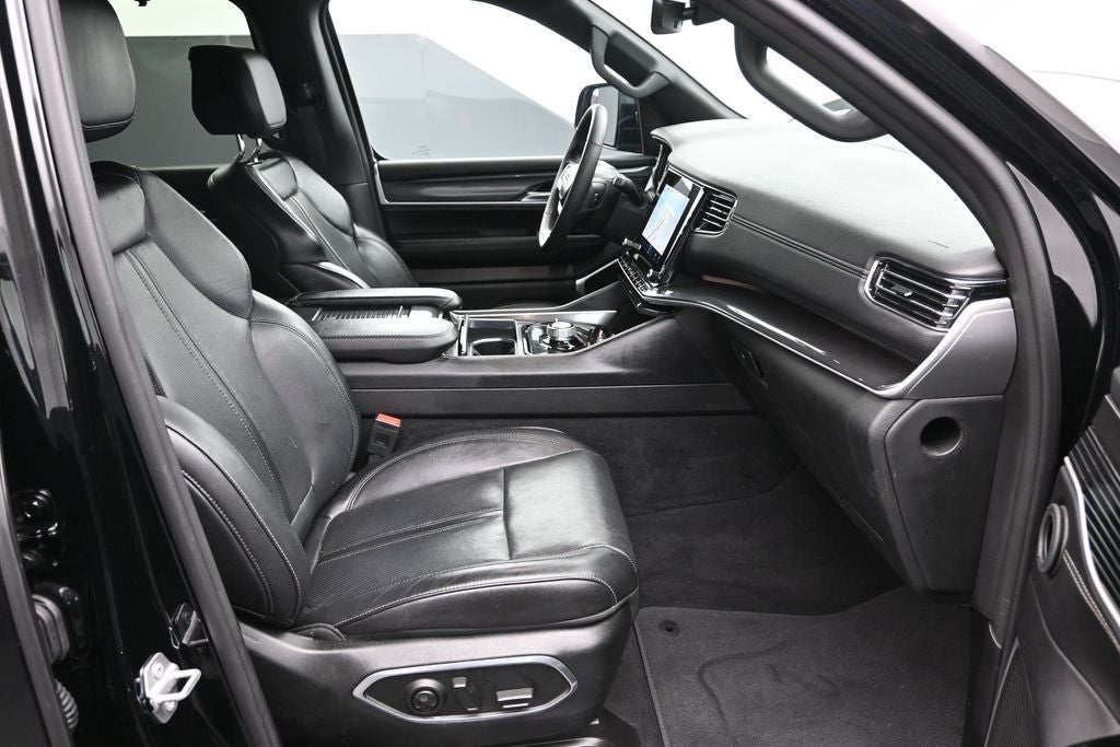 2023 Jeep Wagoneer Base