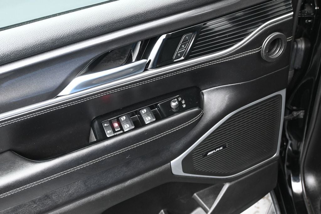 2023 Jeep Wagoneer Base