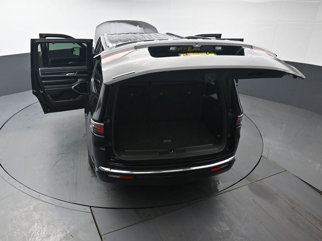 2023 Jeep Wagoneer Base