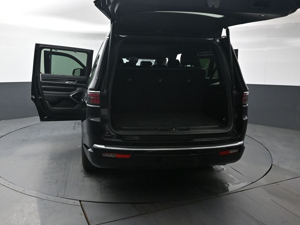 2023 Jeep Wagoneer Base