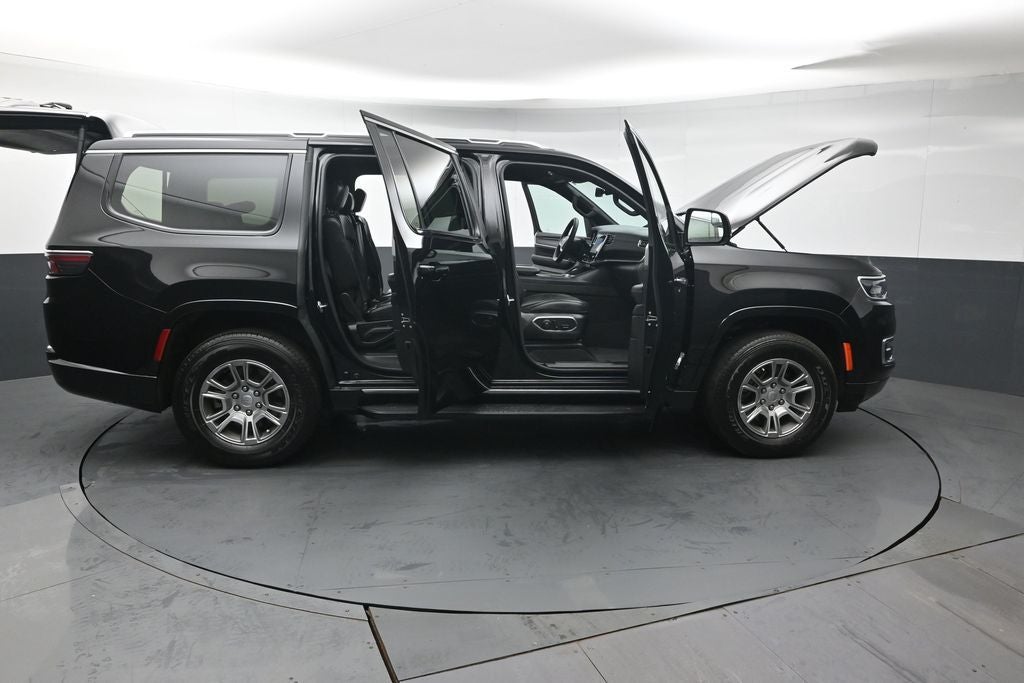 2023 Jeep Wagoneer Base