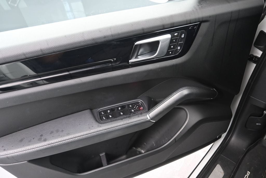 2022 Porsche Cayenne Base