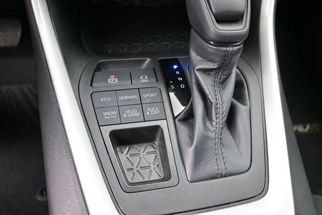 2023 Toyota RAV4 LE - Photo 15