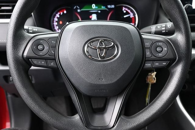 2023 Toyota RAV4 LE - Photo 17