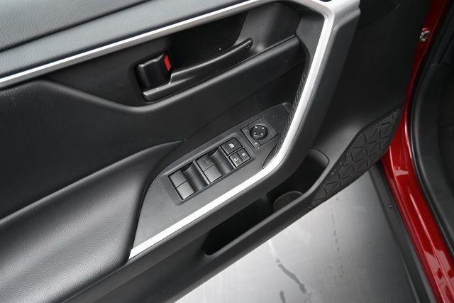 2023 Toyota RAV4 LE - Photo 18