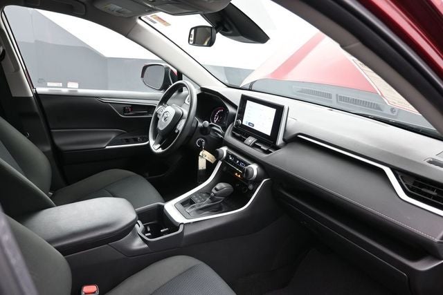 2023 Toyota RAV4 LE - Photo 25