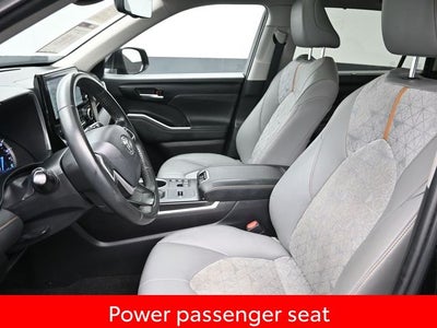 2023 Toyota Highlander Hybrid Bronze Edition