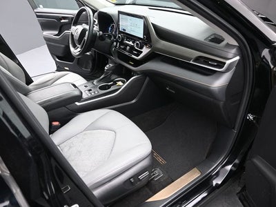2023 Toyota Highlander Hybrid Bronze Edition