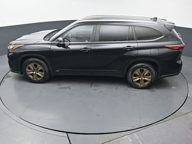 2023 Toyota Highlander Hybrid Bronze Edition
