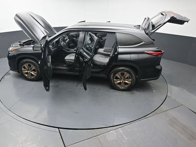 2023 Toyota Highlander Hybrid Bronze Edition