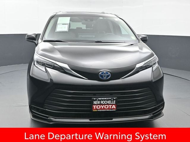 2025 Toyota Sienna LE 8 Passenger