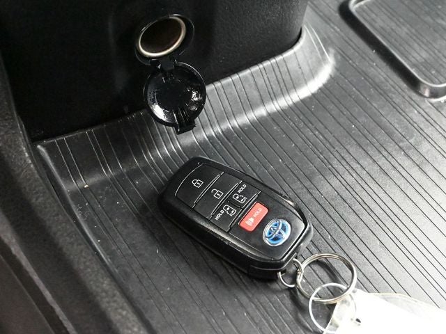 2025 Toyota Sienna LE 8 Passenger