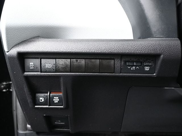 2025 Toyota Sienna LE 8 Passenger