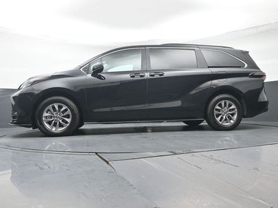 2025 Toyota Sienna LE 8 Passenger