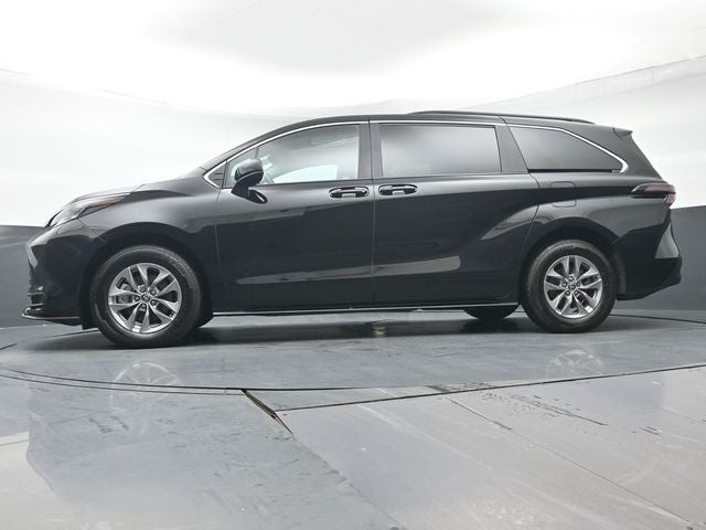 2025 Toyota Sienna LE 8 Passenger