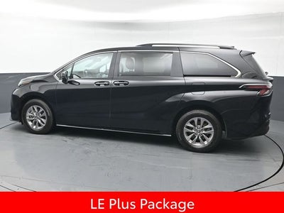 2025 Toyota Sienna LE 8 Passenger