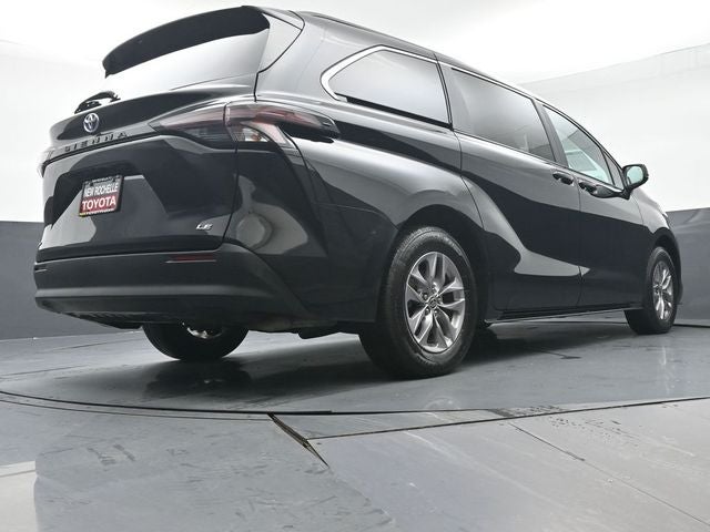 2025 Toyota Sienna LE 8 Passenger