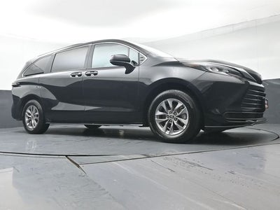 2025 Toyota Sienna LE 8 Passenger