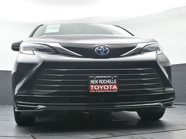 2025 Toyota Sienna LE 8 Passenger