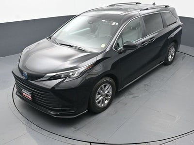 2025 Toyota Sienna LE 8 Passenger