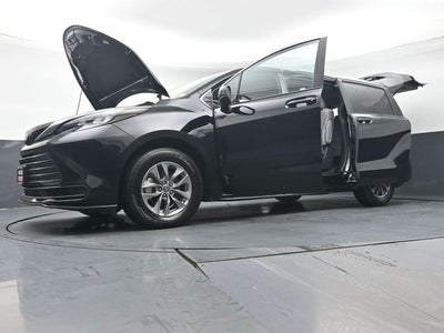 2025 Toyota Sienna LE 8 Passenger