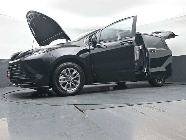 2025 Toyota Sienna LE 8 Passenger