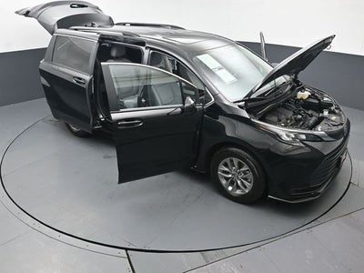 2025 Toyota Sienna LE 8 Passenger