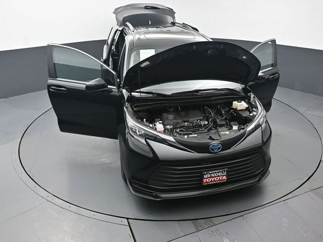 2025 Toyota Sienna LE 8 Passenger