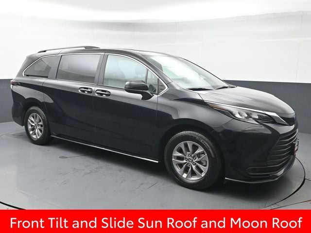 2025 Toyota Sienna LE 8 Passenger