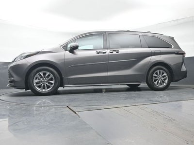 2024 Toyota Sienna LE 8 Passenger
