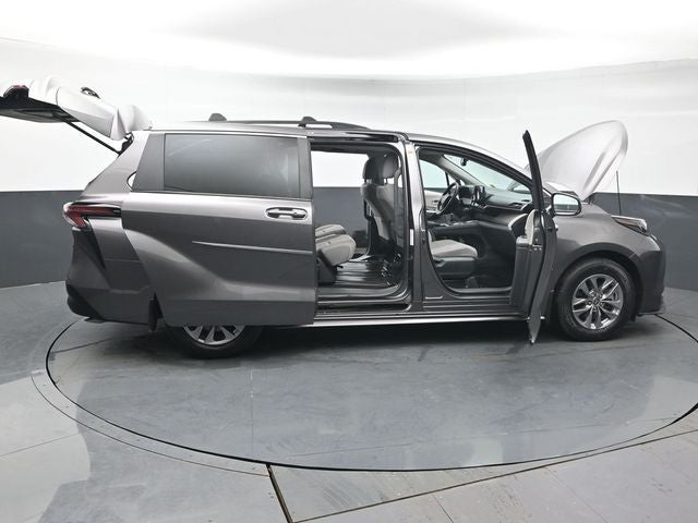 2024 Toyota Sienna LE 8 Passenger