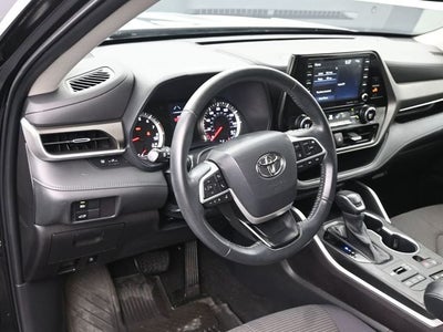 2022 Toyota Highlander LE
