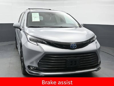 2025 Toyota Sienna Woodland Edition 7 Passenger