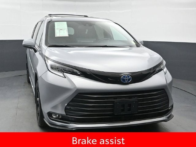 2025 Toyota Sienna Woodland Edition 7 Passenger