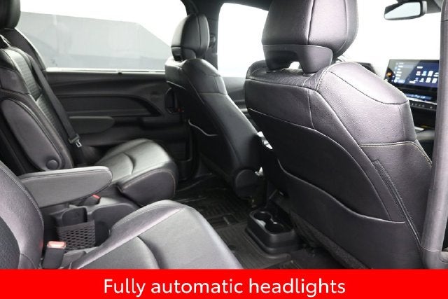 2025 Toyota Sienna Woodland Edition 7 Passenger