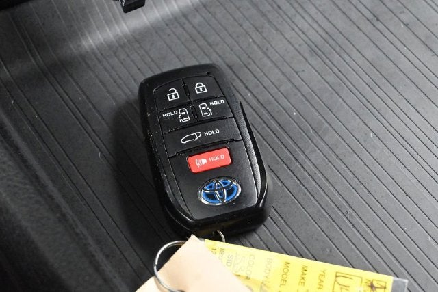 2025 Toyota Sienna Woodland Edition 7 Passenger