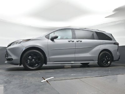 2025 Toyota Sienna Woodland Edition 7 Passenger