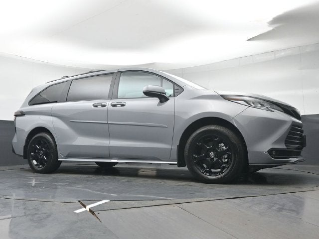 2025 Toyota Sienna Woodland Edition 7 Passenger