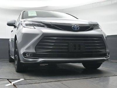 2025 Toyota Sienna Woodland Edition 7 Passenger