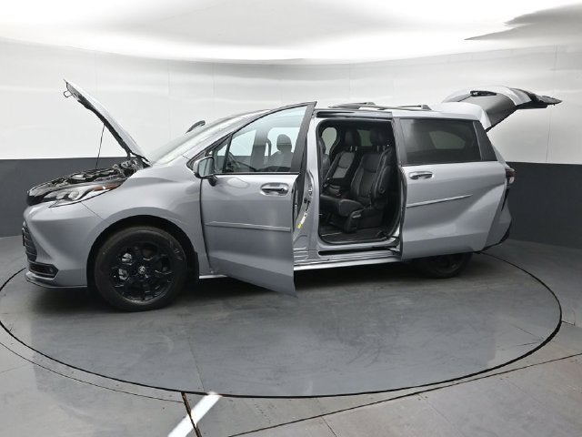 2025 Toyota Sienna Woodland Edition 7 Passenger