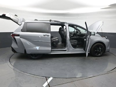 2025 Toyota Sienna Woodland Edition 7 Passenger