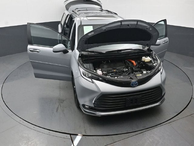 2025 Toyota Sienna Woodland Edition 7 Passenger