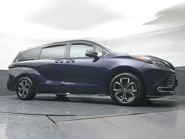 2025 Toyota Sienna Platinum 7 Passenger