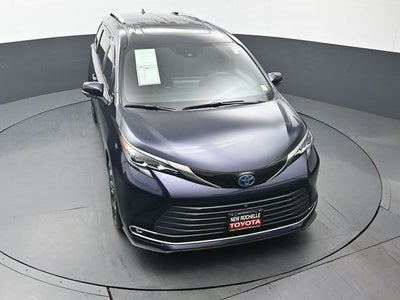 2025 Toyota Sienna Platinum 7 Passenger