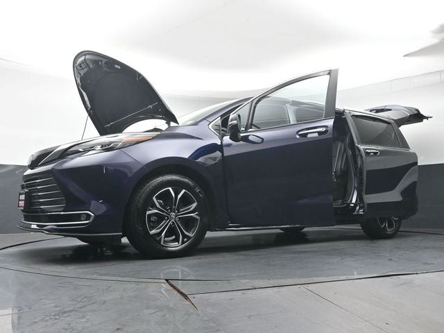 2025 Toyota Sienna Platinum 7 Passenger