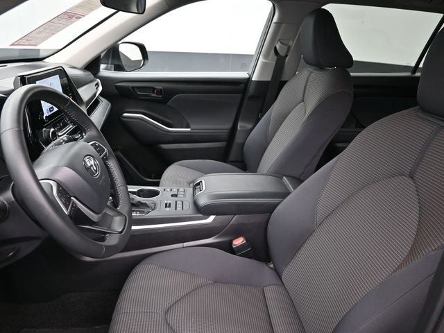 2025 Toyota Highlander LE