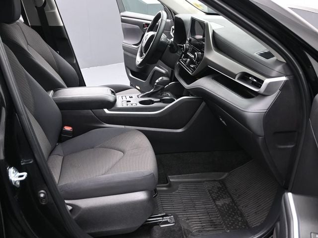 2025 Toyota Highlander LE