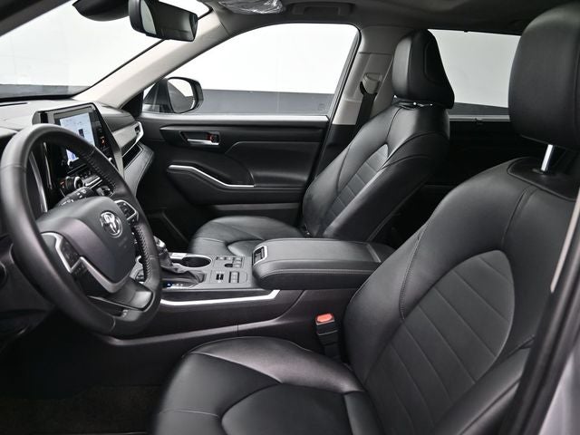 2025 Toyota Highlander XLE